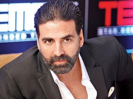 Akshay Kumar delayed at Heathrow airport!