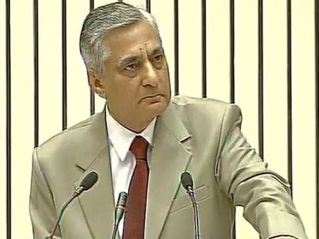 Chief Justice TS Thakur breaks down in tears in front of PM Modi over criticism of judiciary