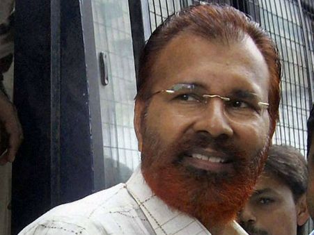'Encounter cop' DG Vanzara gets hero's welcome in Gujarat; vows to work for development