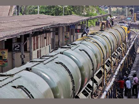 50 wagon water train carrying 25 lakh litres reaches Latur