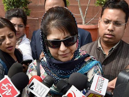 Mehbooba invites Omar for her swearing-in ceremony on Apr 4