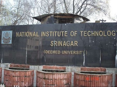 Srinagar: Tension prevails in NIT; HRD team meets agitating students