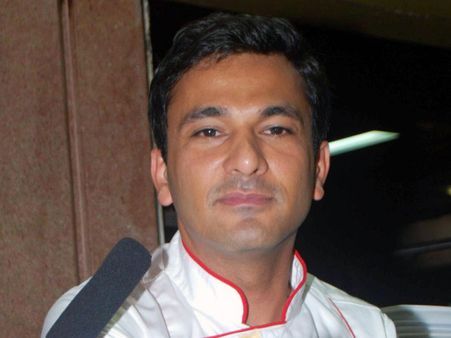 Indian chef Vikas Khanna presents Indian 'Utsav' to Obama, Clinton