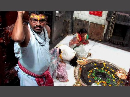 Women allowed to enter Maharashtra's Trimbakeshwar temple