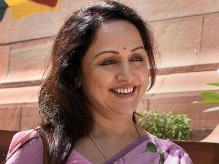 Farmers should take benefits of crop insurance scheme: Hema Malini