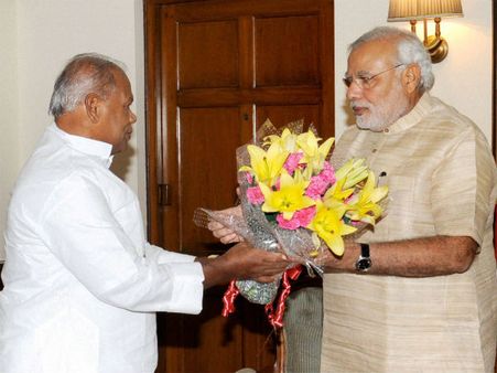 Manjhi meets Modi, demands CBI probe into Gaya murder