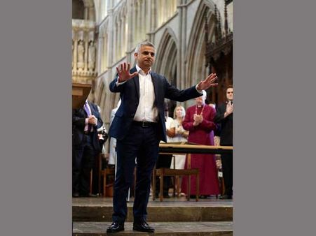 Sadiq Khan pledges to help Hillary Clinton, slams Donald Trump
