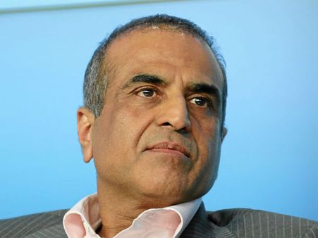 Sunil Mittal receives this year's Harvard Alumni award