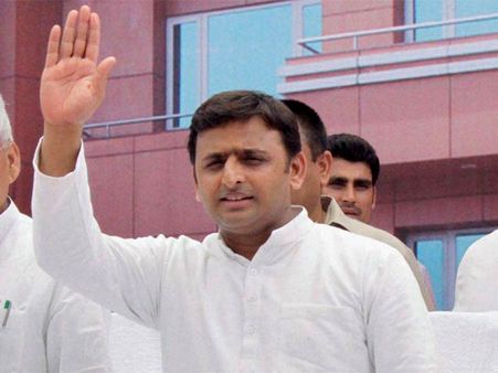 Mahesh Sharma attacks Akhilesh for questioning forensic report