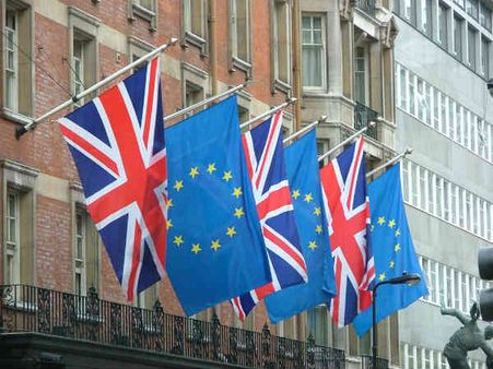 EU's Juncker tells Britain to clarify position