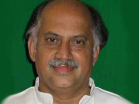 Congress leader Gurudas Kamat withdraws resignation from party