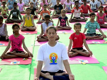 Delhiites turn out in large numbers for yoga day