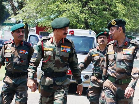 Army Chief tells troops to maintain maximum restraint in Kashmir Valley