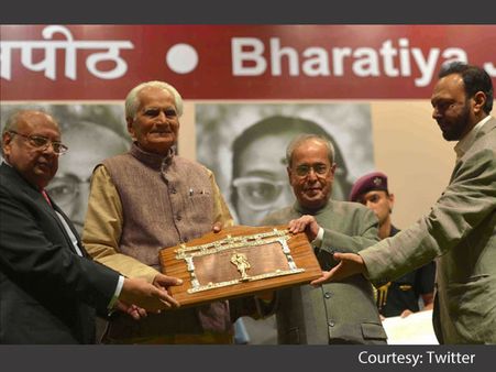 Pranab Mukherjee confers the 51st Jnanpith Award on Dr. Raghuveer Chaudhari