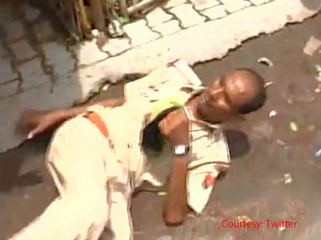 Caught on Camera: Drunk policeman creates scene in Kanpur