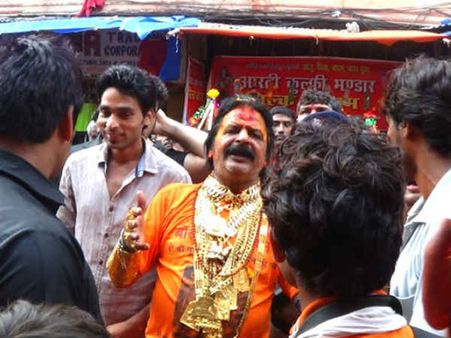 This 'Golden Baba’ is a huge crowd-puller at Kanwad Yatra!