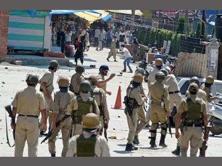 Kashmir turmoil: Shortage of essentials cripples life in Valley