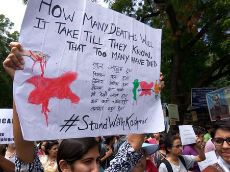 Kashmir burning: Right-wing activists allegedly tried to disrupt peace march in Delhi?