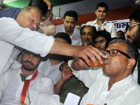 WB Congress leader Manas Bhuniya seeks appointment with Sonia Gandhi, leaves for Delhi