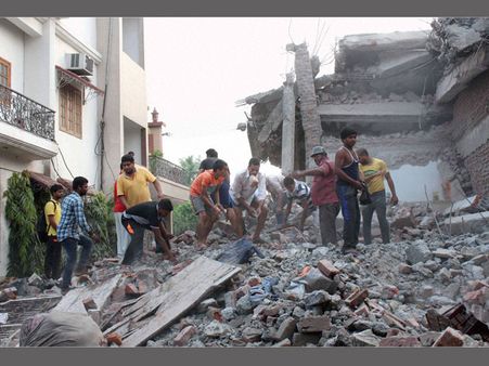 Hospital director: 160 dead in collapsed Nigerian church