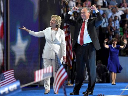 US election: Clinton, Kaine begin bus campaign