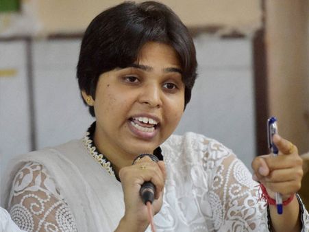 Lucknow's Aishbagh Eidgah allows women to pray, earns praises from Trupti Desai
