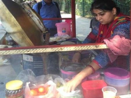 Gurgaon: Woman who owns Rs 3 cr house, sells 'Chole-Kulche’ on road to support her family