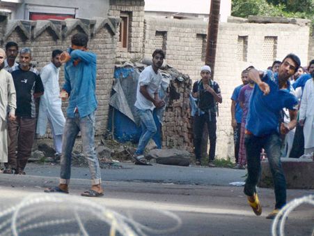 Govt panel for chilli-filled grenades, stun lac shells as alternatives to pellet guns