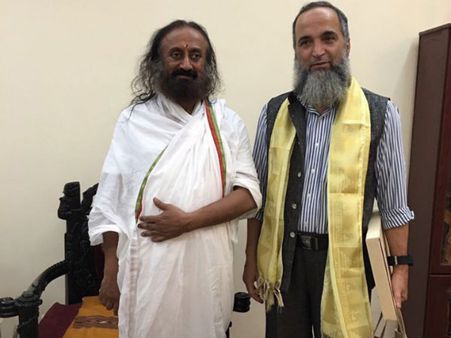 Sri Sri Ravishankar meets Burhan Wani's father- Peace in the Valley discussed