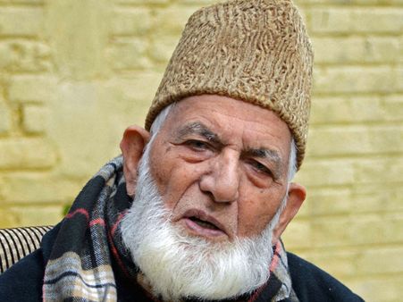 Geelani condemns killing of ex-sarpanch in Kashmir