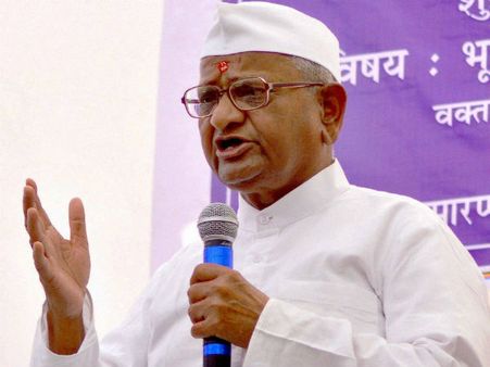 Kejriwal's colleagues make Anna Hazare upset