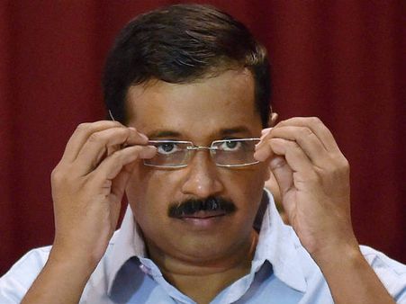 Kejriwal woos traders in Punjab, meets Radha Soami sect chief