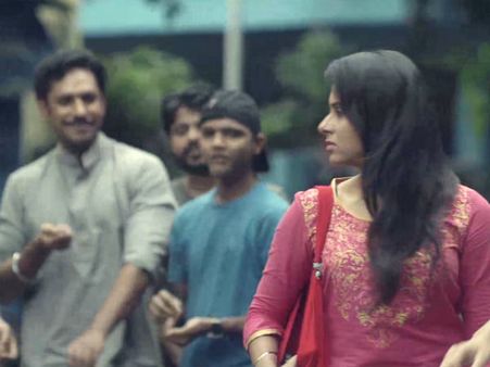 Beware eve-teasers, our women have learnt to live #DarrKarNahiDattKar