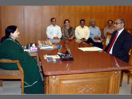 With characteristic indiscretion, <br>Katju posts his 'love' for ailing Jaya, <br>then deletes it