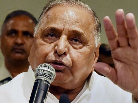 PM Modi should visit families of martyrs: Mulayam