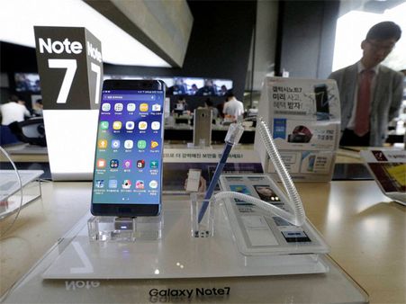 After US, Japan bans Galaxy Note 7 on airplanes over fire risk