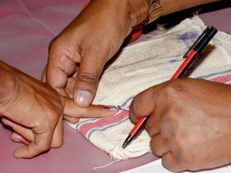 Banks asked to apply indelible ink on right hand index finger