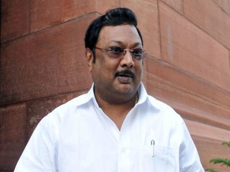 Alagiri meets Karunanidhi, fuels rumours of comeback