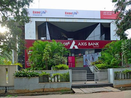 44 fake accounts found during raid at an Axis Bank branch in Delhi