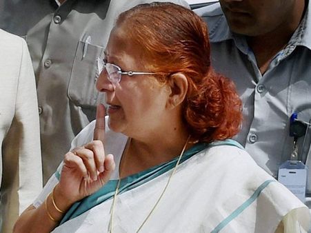 SP lawmaker throws papers on Lok Sabha Speaker Sumitra Mahajan