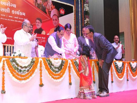Vijay Rupani launches scheme to screen newborns for birth defects
