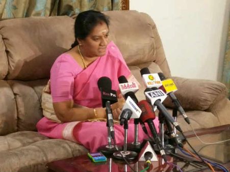 HC petitioned to stop Sasikala from taking over as AIADMK chief