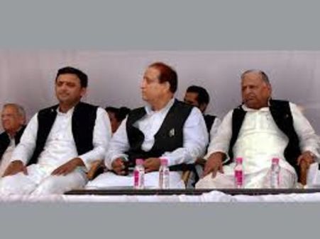 Mulayam's move to sack us ‘unconstitutional', says Naresh Agrawal