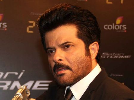 Anil Kapoor queues up at ATM, clicks selfie with fans