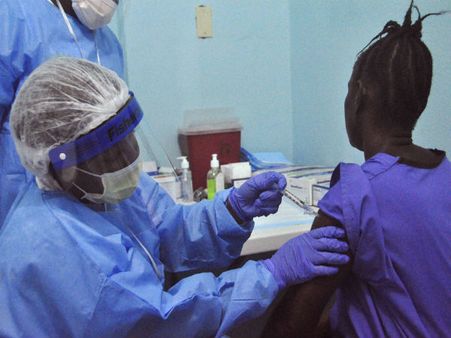 Ebola vaccine may be 'up to 100% effective': WHO