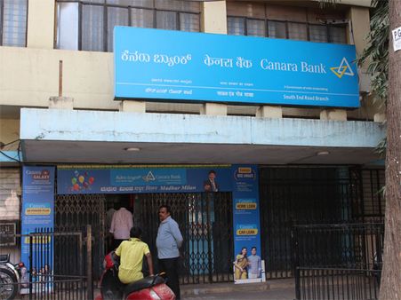 Demonetisation deadline: Banks a 'holiday destination' for NRIs