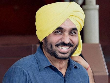 After Kejriwal, Mann donates a month salary to Sharmila's party