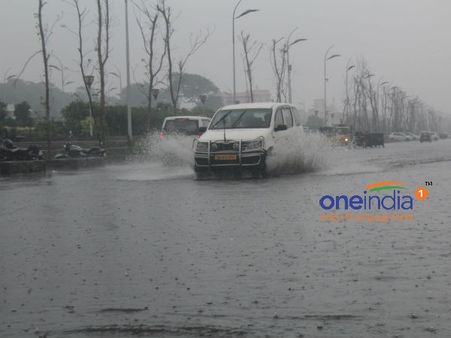 Watch: Cyclone Vardah- Heavy winds topple bus