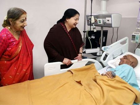 Critical in the same hospital, Cho didn't know of Jayalalithaa's death