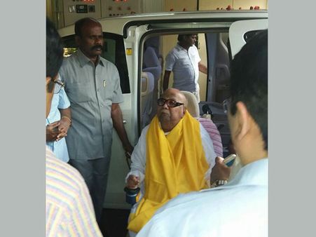 DMK chief Karunanidhi returns home; will continue to receive medical care